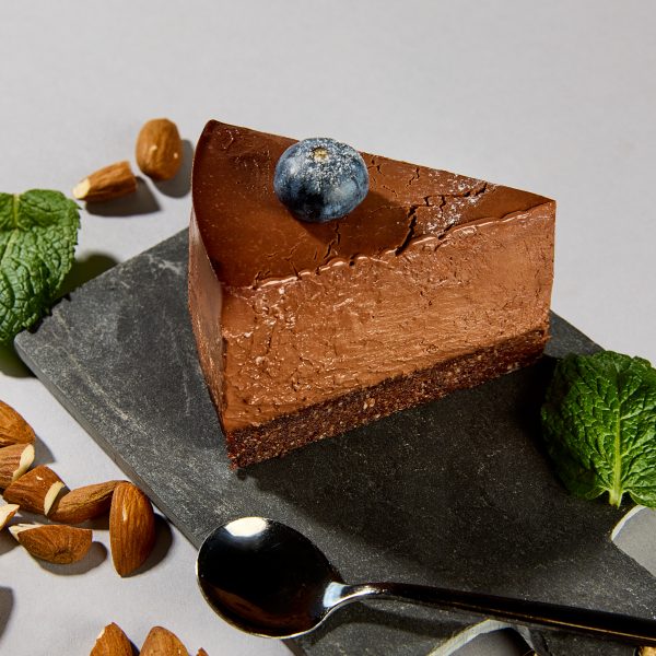 Tort raw vegan, fara gluten, gluten-free, cu migdale, fara zahar adaugat, de la House of Cookies