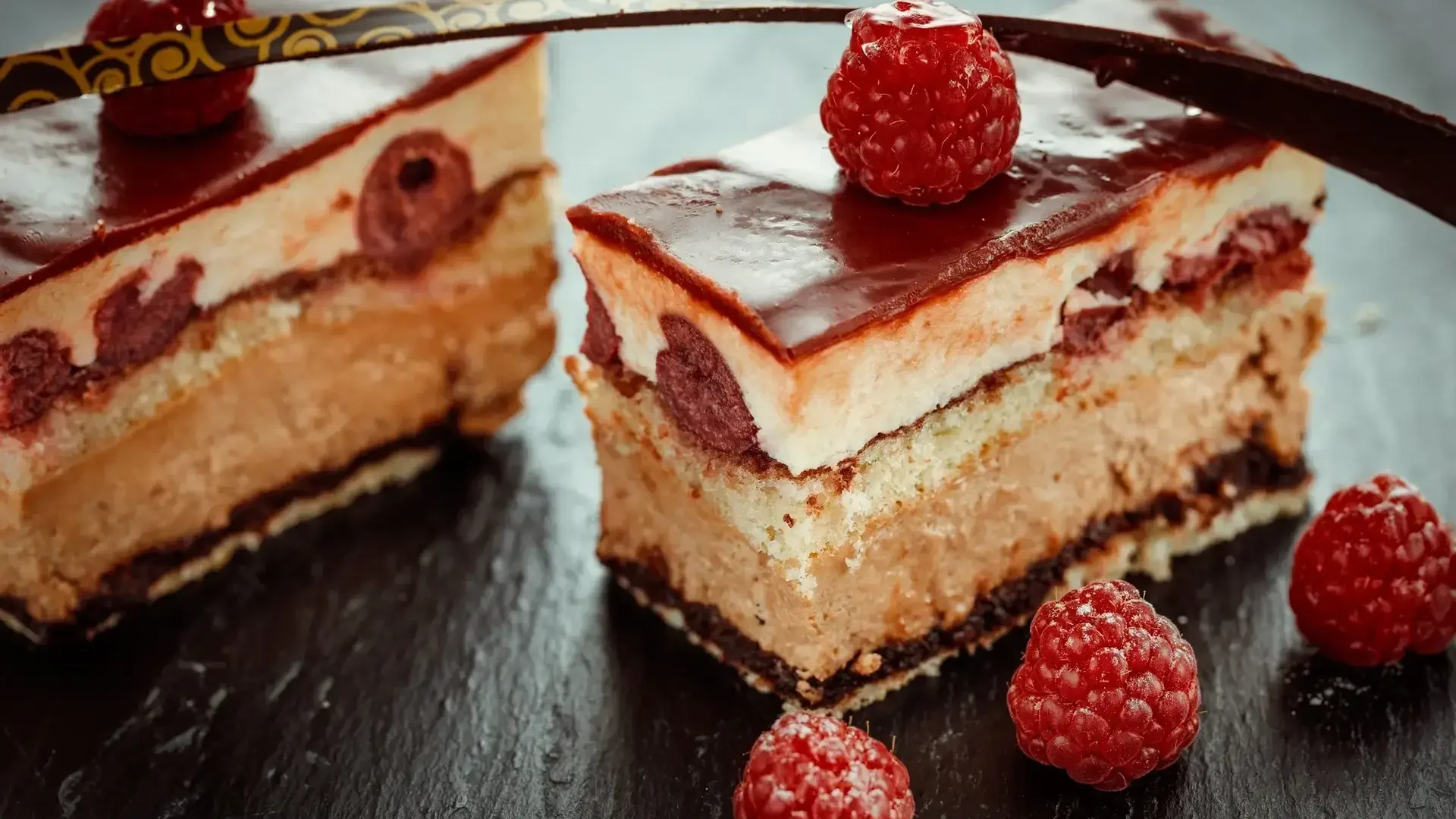 house-of-cookies-cake-min (1)